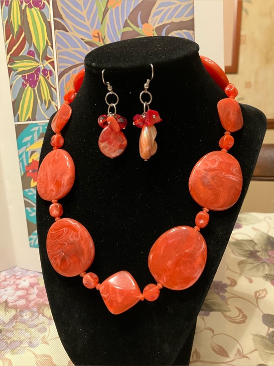 Jewelry - CHUNKY VINTAGE STATEMENT NECKLACE CORAL RESIN OR ACRYLIC BEADS W/ EARRINGS
